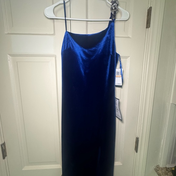 NWT City Studios Velvet One Shoulder Gown Blue size 7 - Picture 6 of 11